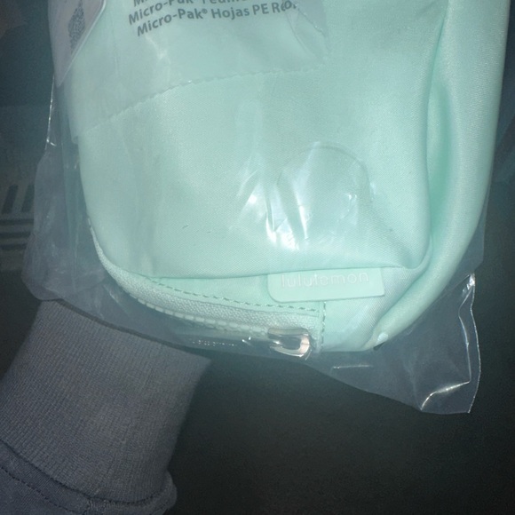 Sold out limited edition Mint moment lululemon belt bag - Picture 6 of 9